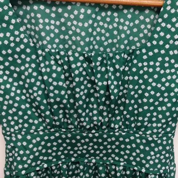 Tiered Emerald Green and White Floral Dress - Picture 5 of 13